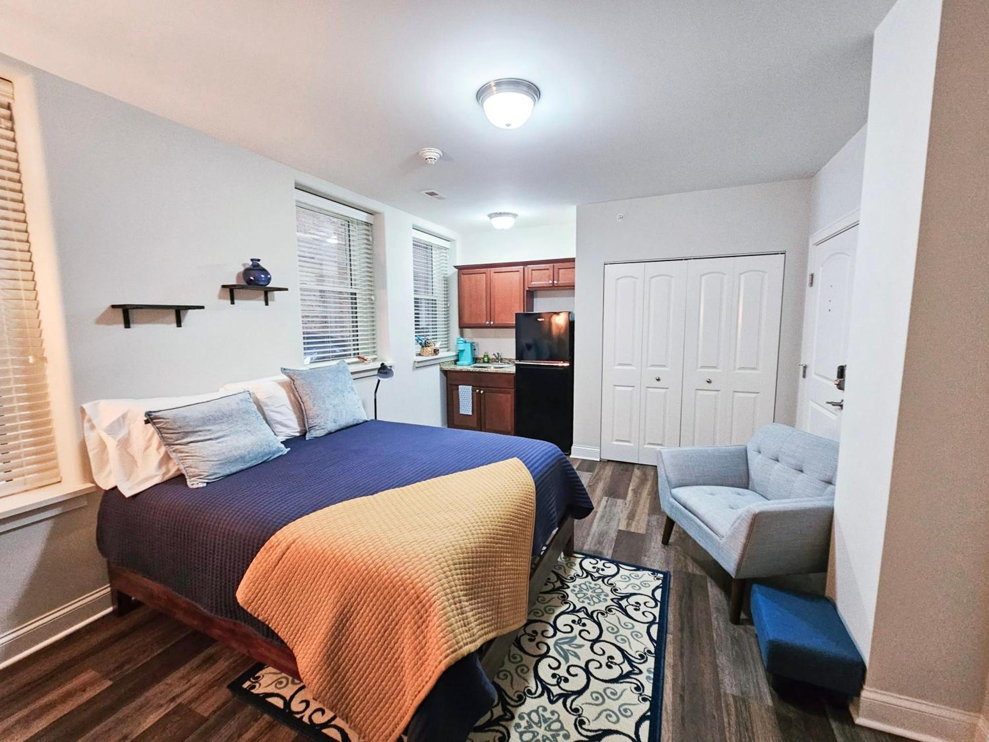 Cute + Cozy Studio At The Inman - 207 Champaign Bagian luar foto
