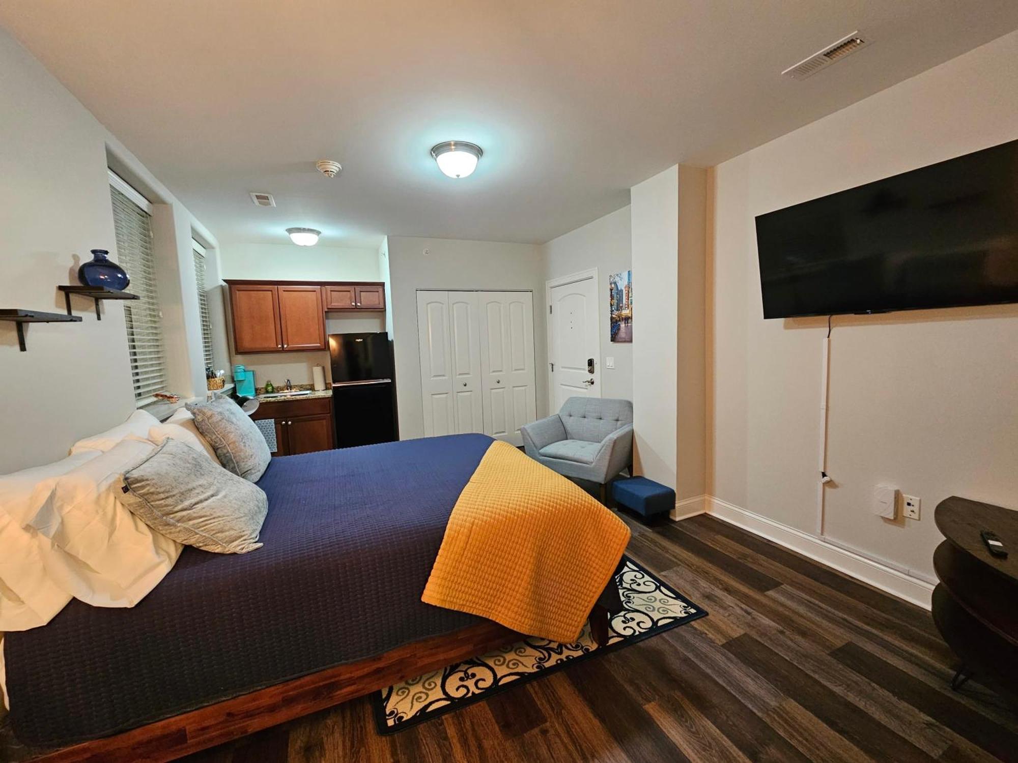 Cute + Cozy Studio At The Inman - 207 Champaign Bagian luar foto