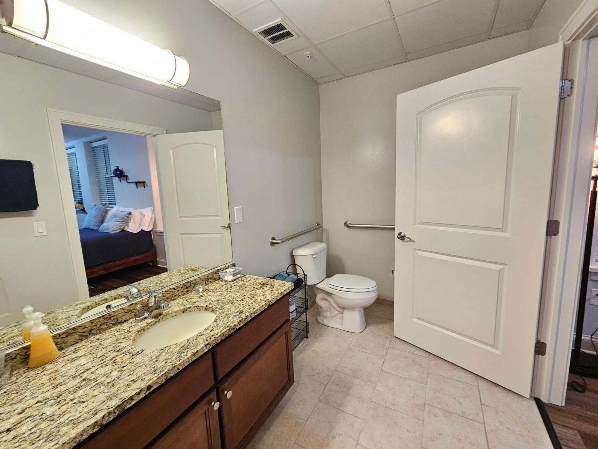 Cute + Cozy Studio At The Inman - 207 Champaign Bagian luar foto