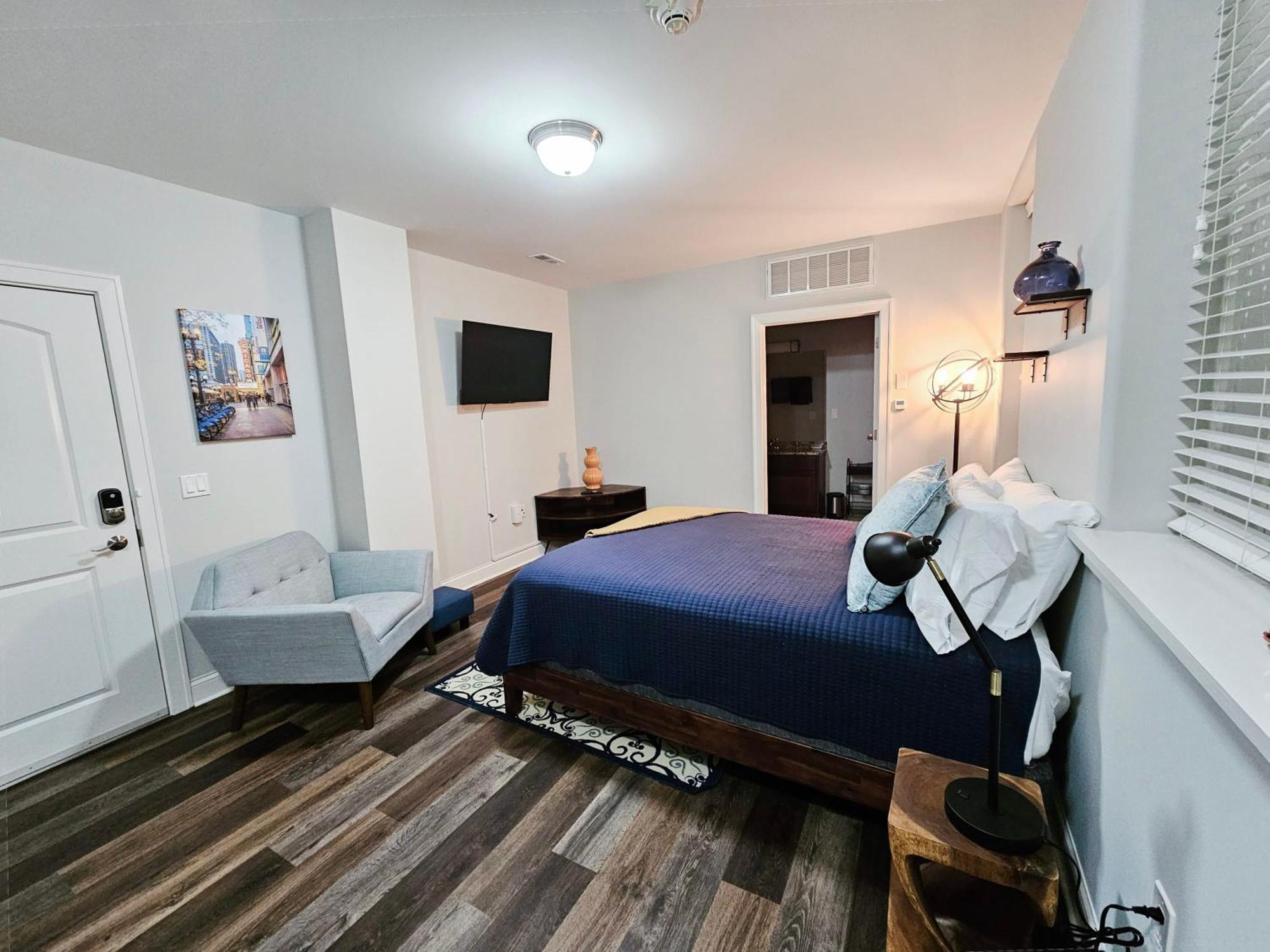 Cute + Cozy Studio At The Inman - 207 Champaign Bagian luar foto