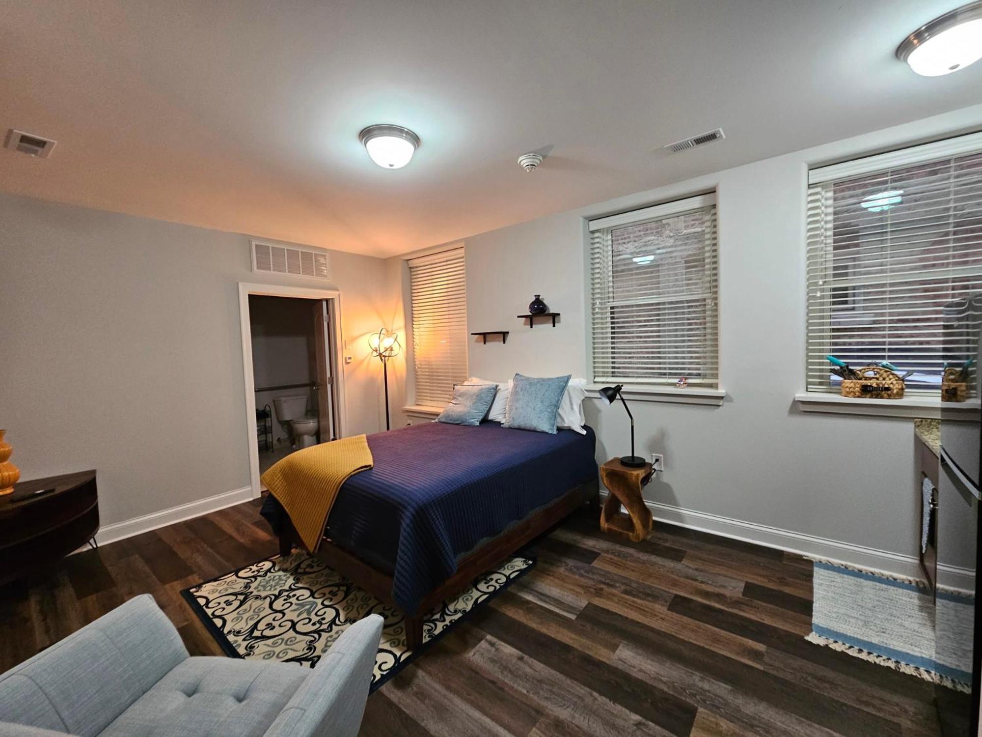 Cute + Cozy Studio At The Inman - 207 Champaign Bagian luar foto