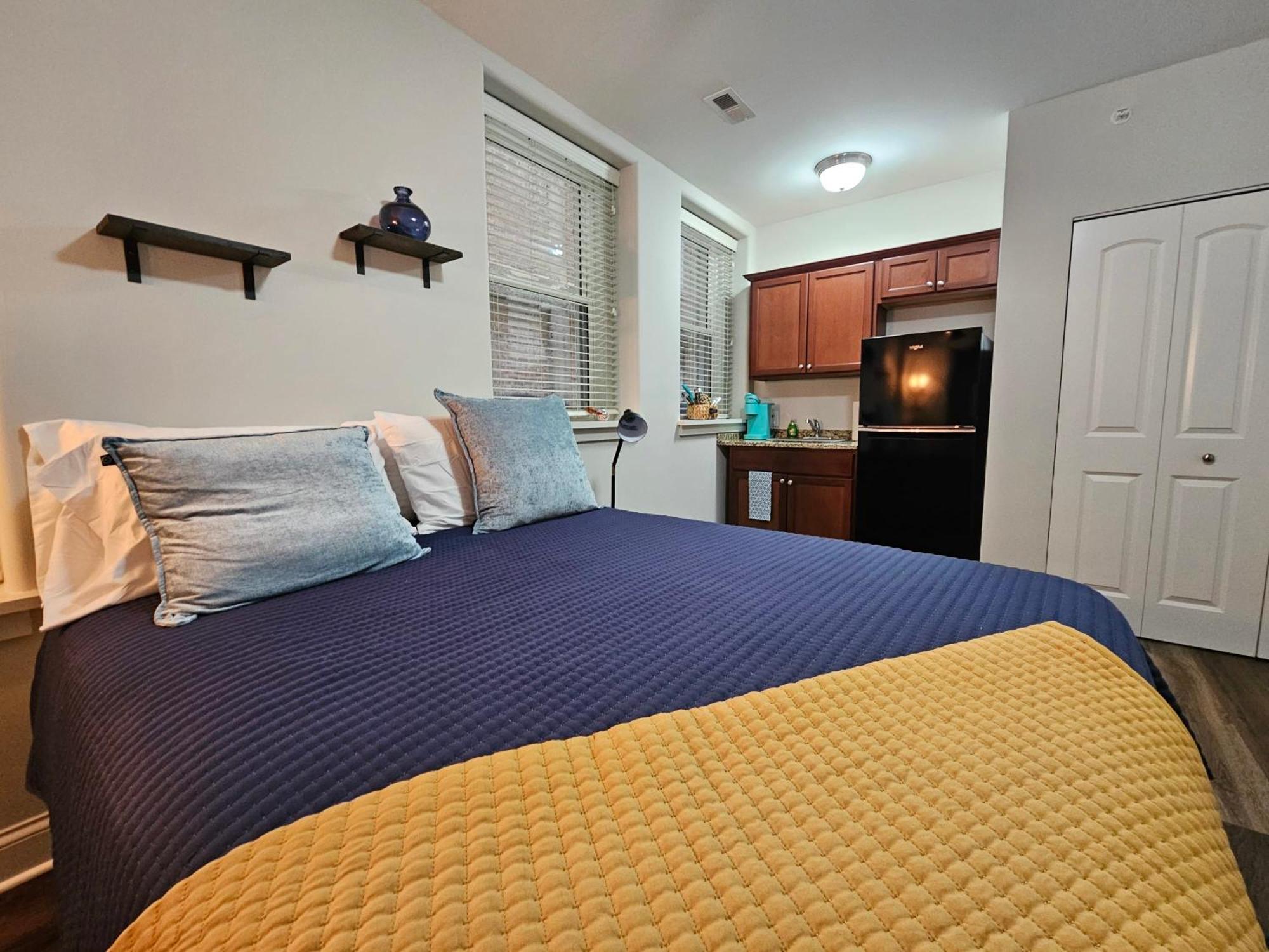 Cute + Cozy Studio At The Inman - 207 Champaign Bagian luar foto